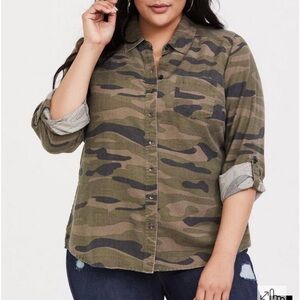 Relaxed fit torrid button up